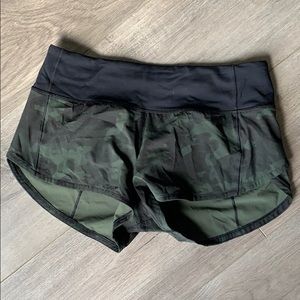 Lululemon 2.5’’ Speed Up Shorts.